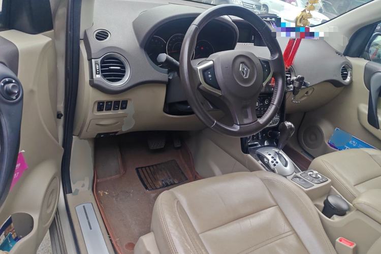Used Renault Koleos 2012 2.5L 4x4 Comfort Edition with Navigation Center Console