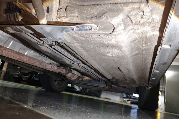 Used Renault Koleos 2012 2.5L Two-Wheel Drive Comfort Edition with Navigation Chassis Front Right