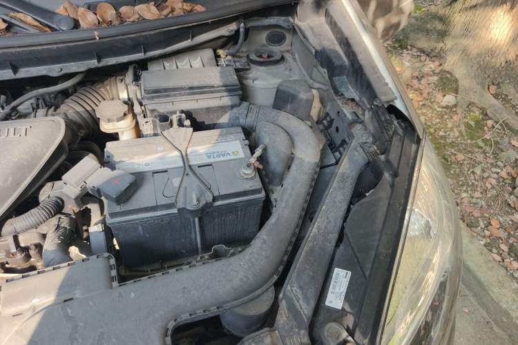 Used Renault Koleos 2012 2.5L Two-Wheel Drive Comfort Edition with Navigation Engine Bay Left