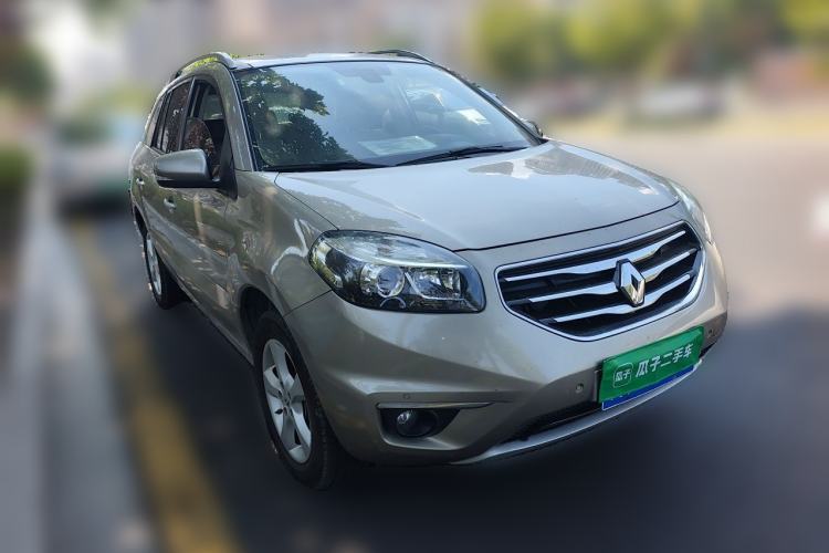 Used Renault Koleos 2012 2.5L 4x4 Comfort Edition with Navigation Front Right 45 Deg