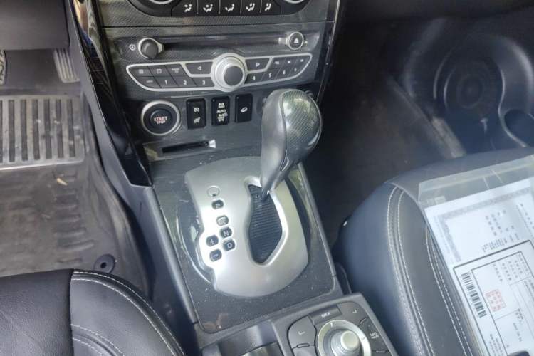 Used Renault Koleos 2012 2.5L 4x4 Comfort Edition with Navigation Gear Lever