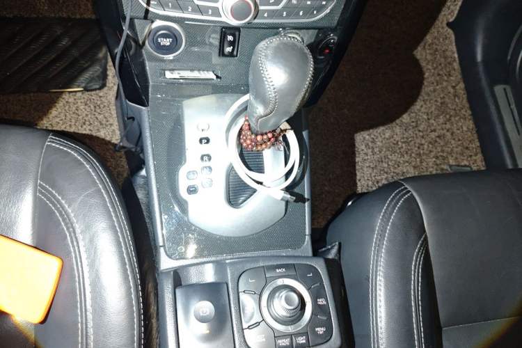 Used Renault Koleos 2012 2.5L Two-Wheel Drive Comfort Edition with Navigation Gear Lever