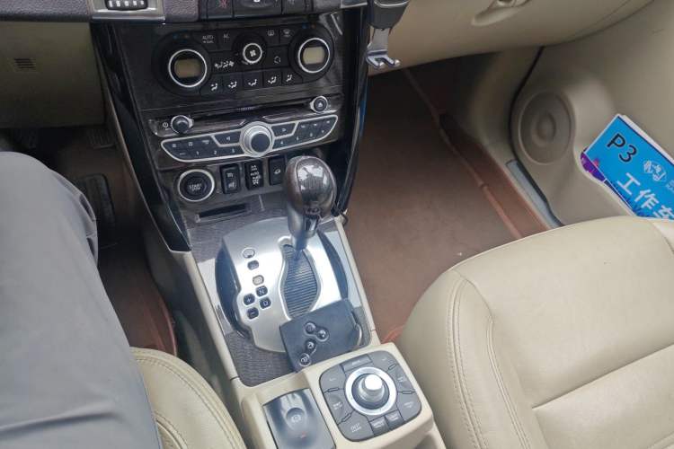 Used Renault Koleos 2012 2.5L 4x4 Comfort Edition with Navigation Gear Lever