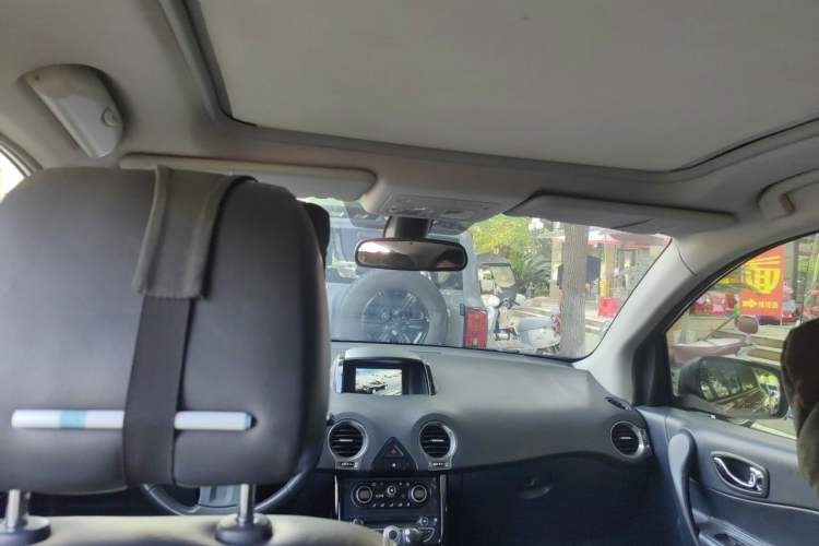 Used Renault Koleos 2012 2.5L 4x4 Comfort Edition with Navigation Headliner