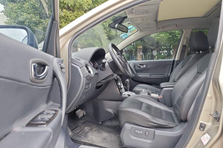 Used Renault Koleos 2012 2.5L Two-Wheel Drive Comfort Edition with Navigation Interior 1