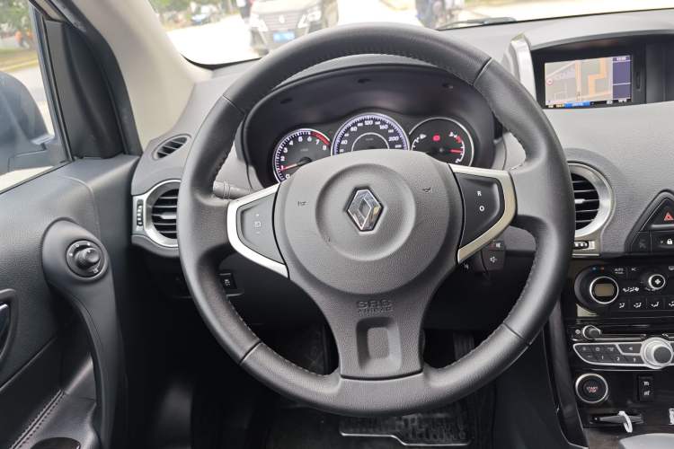 Used Renault Koleos 2012 2.5L Two-Wheel Drive Comfort Edition with Navigation Interior 4
