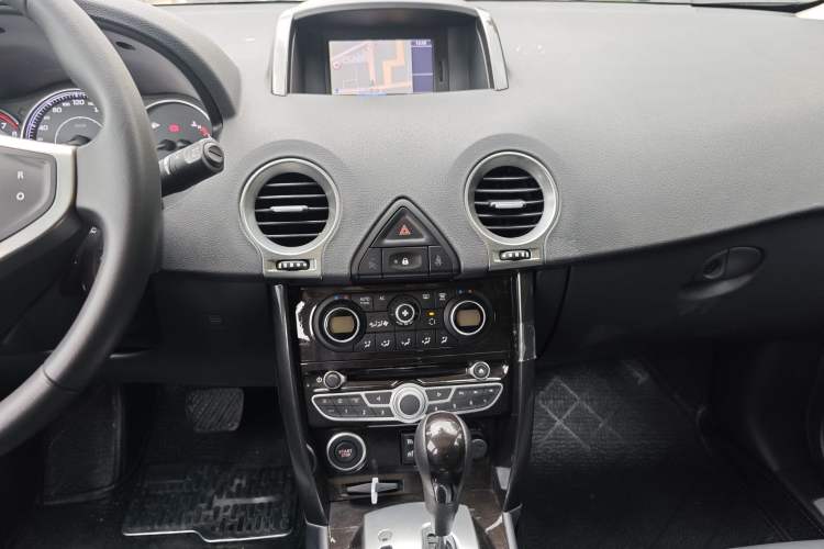 Used Renault Koleos 2012 2.5L Two-Wheel Drive Comfort Edition with Navigation Interior 5