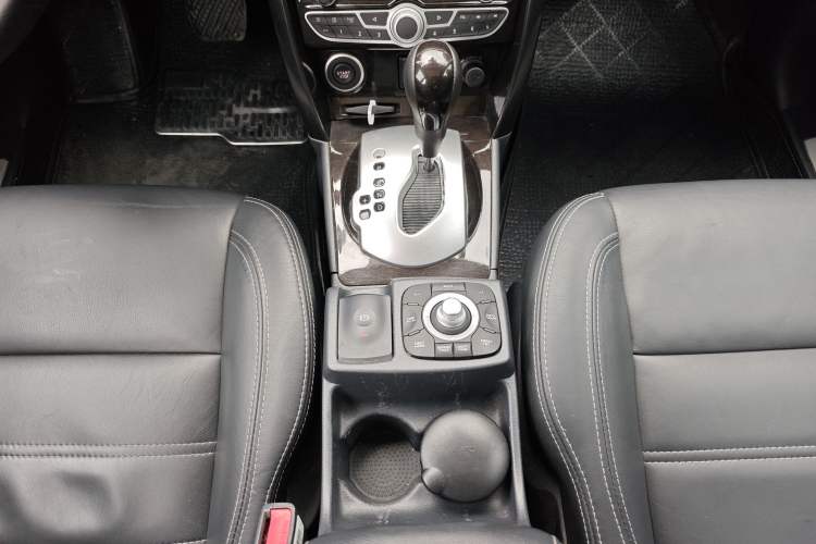 Used Renault Koleos 2012 2.5L Two-Wheel Drive Comfort Edition with Navigation Interior 6