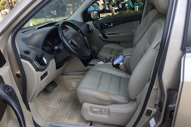 Used Renault Koleos 2012 2.5L 4x4 Comfort Edition with Navigation Left Front Seat