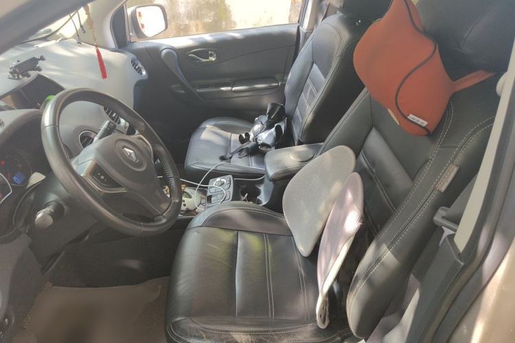 Used Renault Koleos 2012 2.5L Two-Wheel Drive Comfort Edition with Navigation Left Front Seat