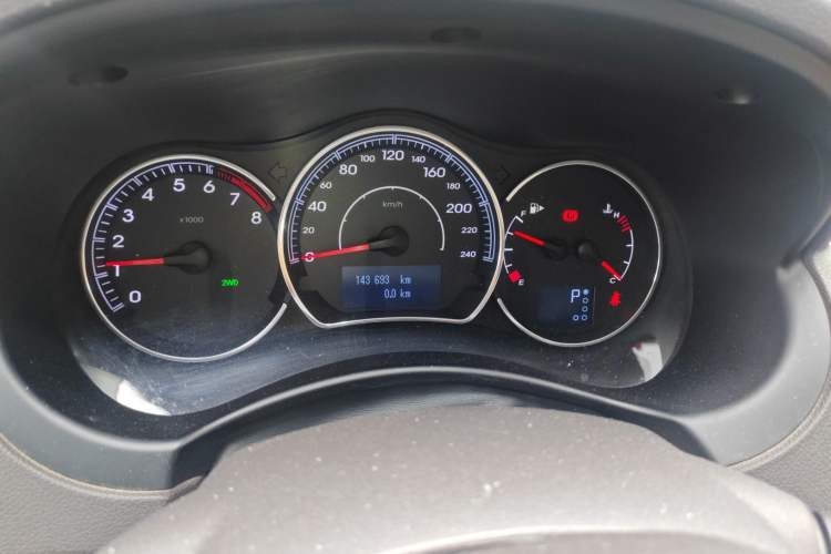 Used Renault Koleos 2012 2.5L 4x4 Comfort Edition with Navigation Odometer Close Up