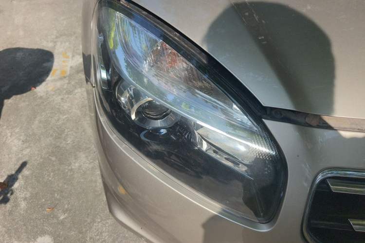 Used Renault Koleos 2012 2.5L Two-Wheel Drive Comfort Edition with Navigation Right Front Headlight