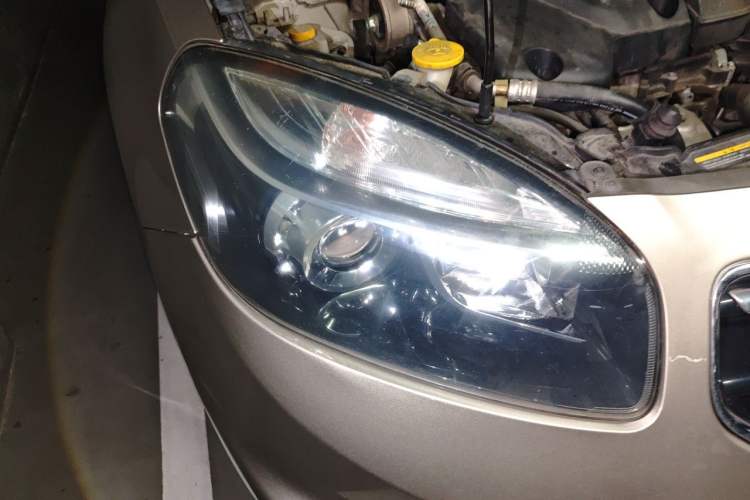 Used Renault Koleos 2012 2.5L Two-Wheel Drive Comfort Edition with Navigation Right Front Headlight