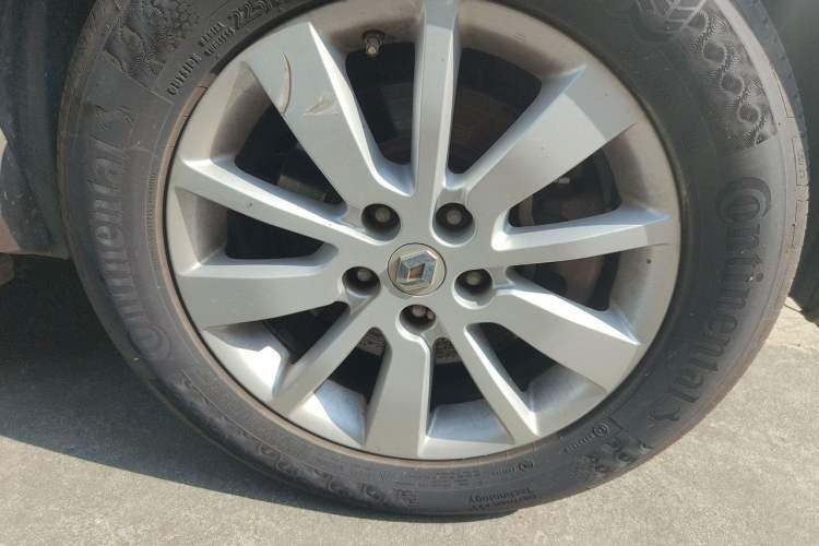 Used Renault Koleos 2012 2.5L Two-Wheel Drive Comfort Edition with Navigation Right Front Wheel Hub