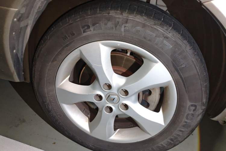 Used Renault Koleos 2012 2.5L Two-Wheel Drive Comfort Edition with Navigation Right Front Wheel Hub