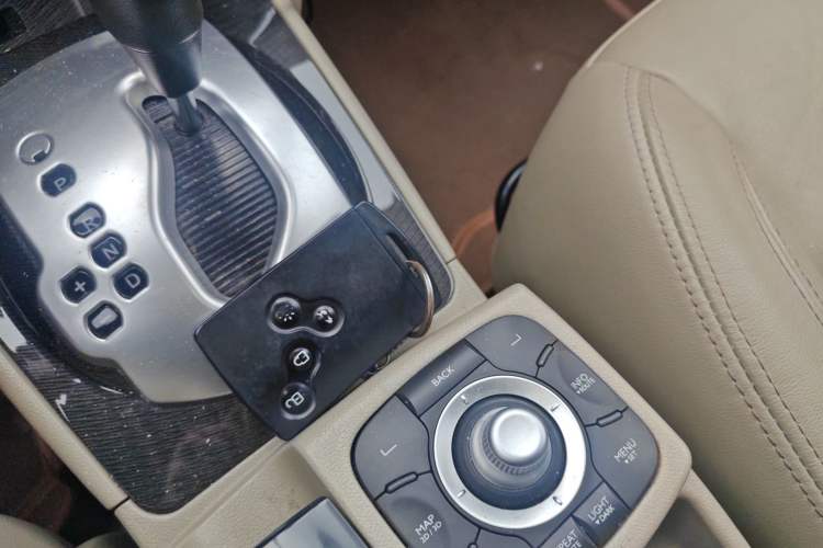 Used Renault Koleos 2012 2.5L 4x4 Comfort Edition with Navigation Vehicle Key