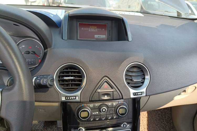 Used Renault Koleos 2012 2.5L 4x4 Comfort Edition with Navigation Audio And AC Panel