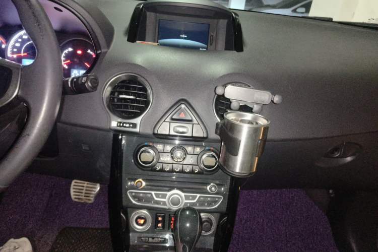 Used Renault Koleos 2012 2.5L 4x4 Comfort Edition with Navigation Audio And AC Panel