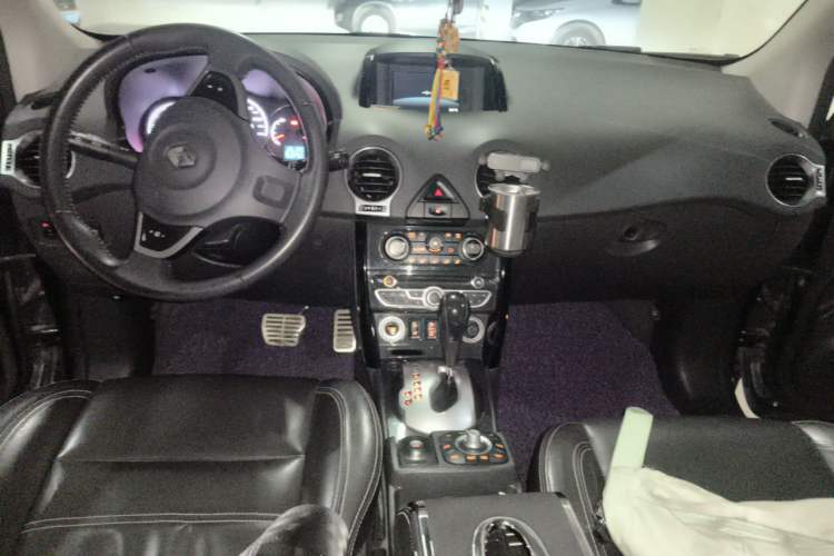 Used Renault Koleos 2012 2.5L 4x4 Comfort Edition with Navigation Center Console