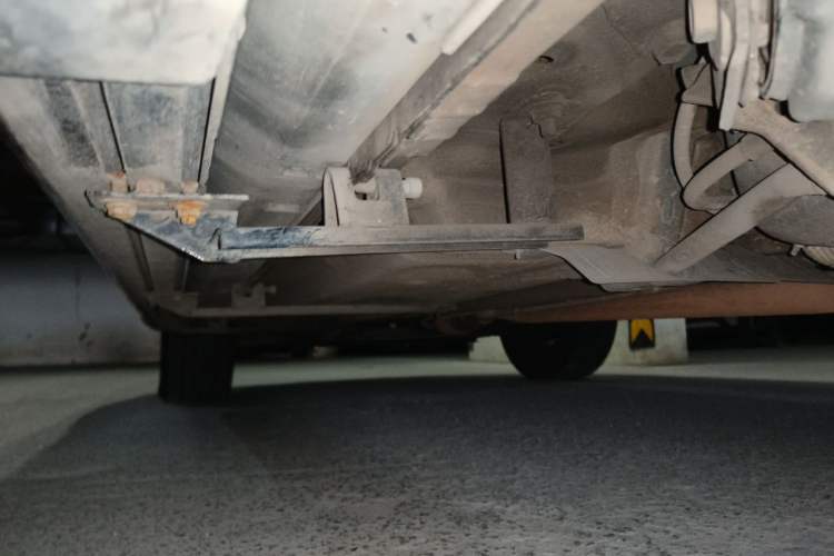 Used Renault Koleos 2012 2.5L 4x4 Comfort Edition with Navigation Chassis Rear Left