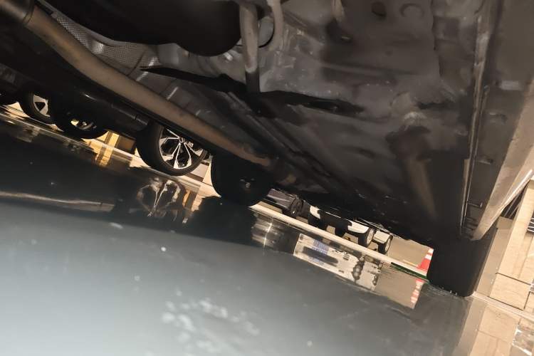 Used Renault Koleos 2012 2.5L Two-Wheel Drive Comfort Edition with Navigation Chassis Rear Right