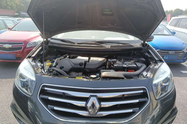 Used Renault Koleos 2012 2.5L 4x4 Comfort Edition with Navigation Engine Bay