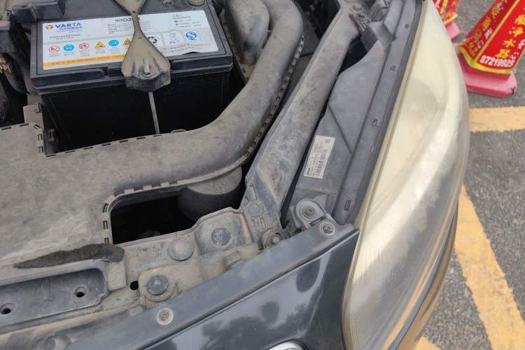 Used Renault Koleos 2012 2.5L 4x4 Comfort Edition with Navigation Engine Bay Left