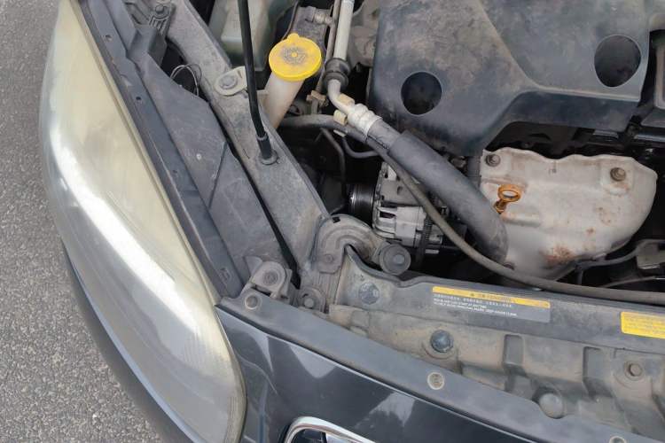 Used Renault Koleos 2012 2.5L 4x4 Comfort Edition with Navigation Engine Bay Right