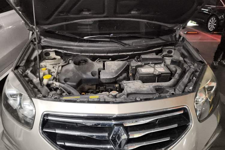 Used Renault Koleos 2012 2.5L Two-Wheel Drive Comfort Edition with Navigation Engine Bay