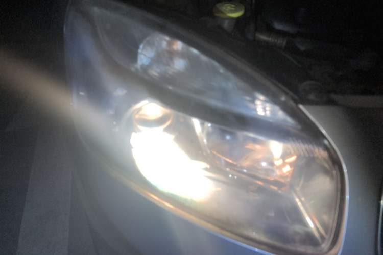 Used Renault Koleos 2012 2.5L Two-Wheel Drive Comfort Edition with Navigation Exterior 6