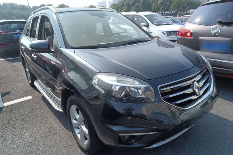 Used Renault Koleos 2012 2.5L 4x4 Comfort Edition with Navigation Front Right 45 Deg