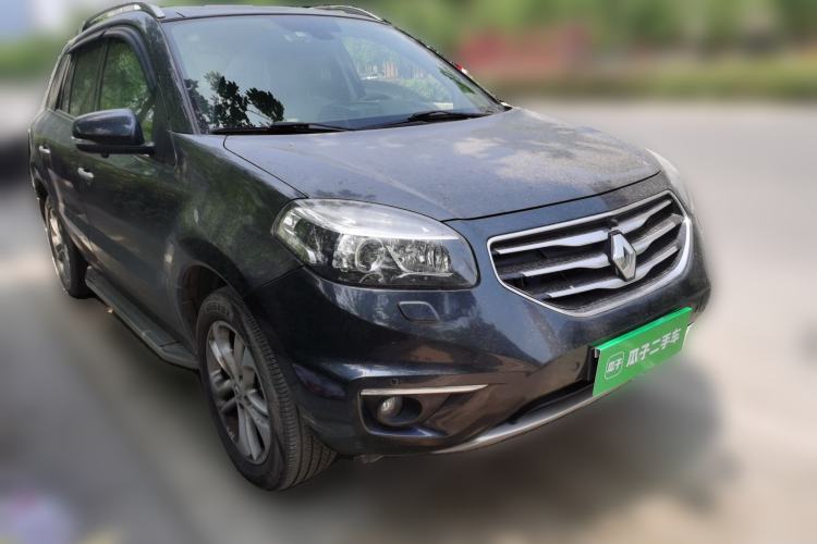 Used Renault Koleos 2012 2.5L 4x4 Comfort Edition with Navigation Front Right 45 Deg