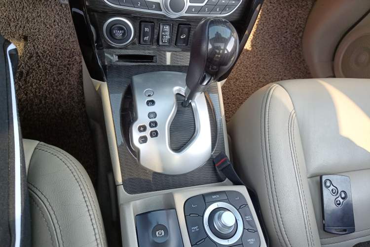 Used Renault Koleos 2012 2.5L 4x4 Comfort Edition with Navigation Gear Lever