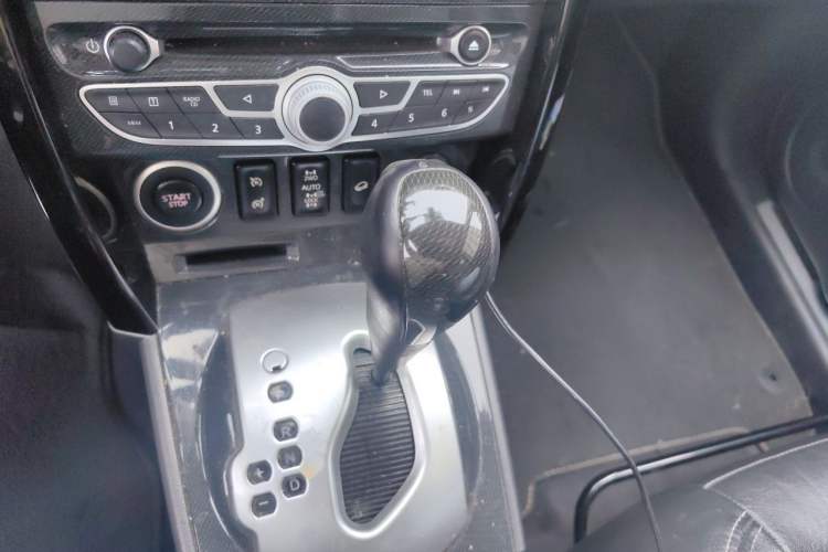 Used Renault Koleos 2012 2.5L 4x4 Comfort Edition with Navigation Gear Lever