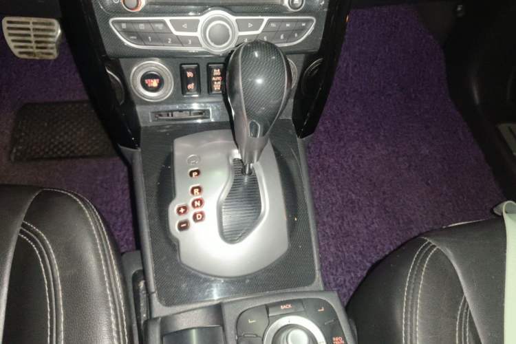 Used Renault Koleos 2012 2.5L 4x4 Comfort Edition with Navigation Gear Lever