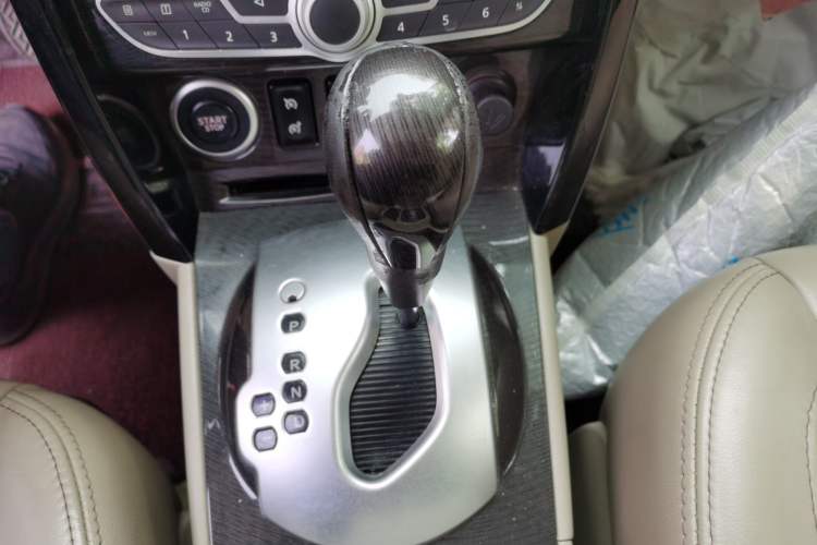 Used Renault Koleos 2012 2.5L 4x4 Comfort Edition with Navigation Gear Lever