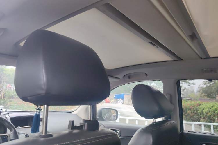 Used Renault Koleos 2012 2.5L 4x4 Comfort Edition with Navigation Headliner