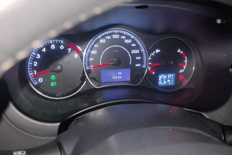 Used Renault Koleos 2012 2.5L Two-Wheel Drive Comfort Edition with Navigation Instrument Cluster