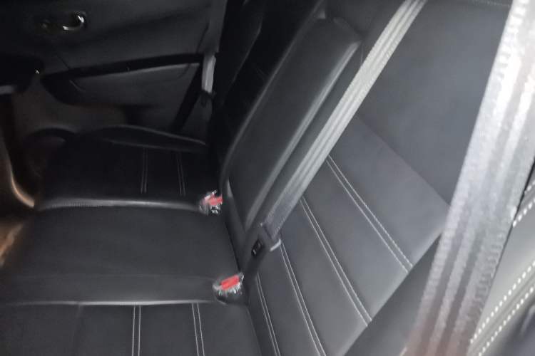 Used Renault Koleos 2012 2.5L Two-Wheel Drive Comfort Edition with Navigation Interior 4
