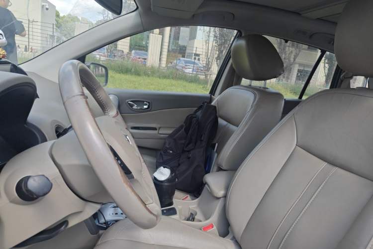 Used Renault Koleos 2012 2.5L Two-Wheel Drive Comfort Edition with Navigation Left Front Seat