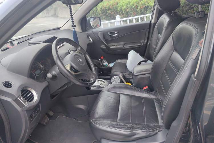 Used Renault Koleos 2012 2.5L 4x4 Comfort Edition with Navigation Left Front Seat