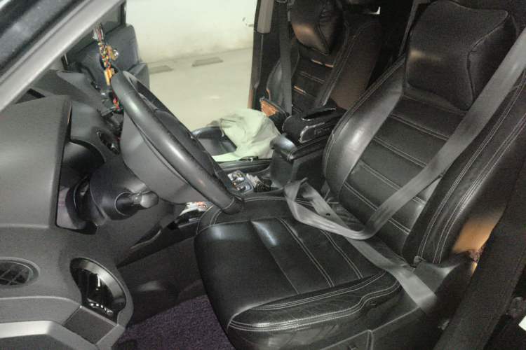 Used Renault Koleos 2012 2.5L 4x4 Comfort Edition with Navigation Left Front Seat