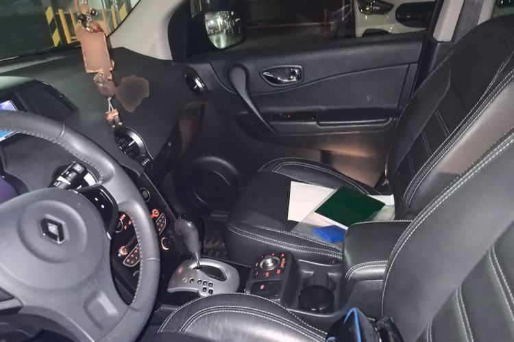 Used Renault Koleos 2012 2.5L Two-Wheel Drive Comfort Edition with Navigation Left Front Seat