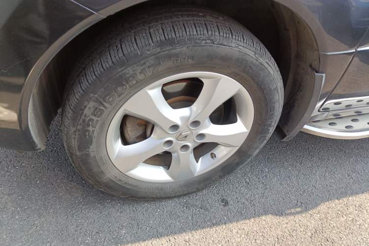 Used Renault Koleos 2012 2.5L 4x4 Comfort Edition with Navigation Left Front Wheel Hub