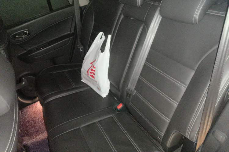Used Renault Koleos 2012 2.5L 4x4 Comfort Edition with Navigation Left Rear Seat
