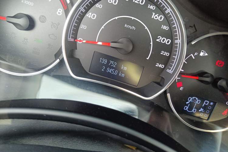 Used Renault Koleos 2012 2.5L 4x4 Comfort Edition with Navigation Odometer Close Up