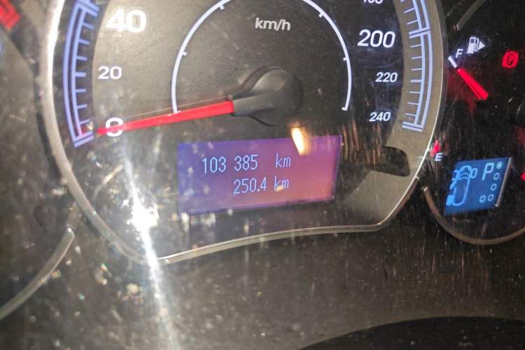 Used Renault Koleos 2012 2.5L 4x4 Comfort Edition with Navigation Odometer Close Up