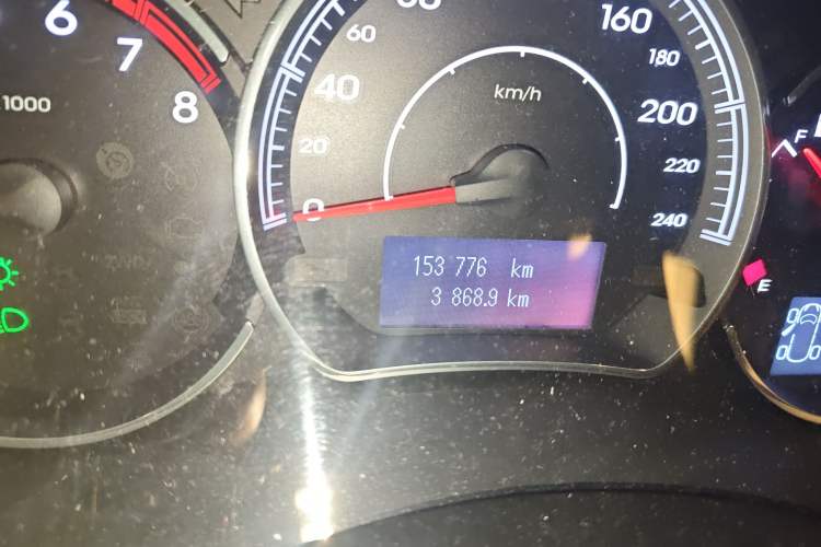 Used Renault Koleos 2012 2.5L Two-Wheel Drive Comfort Edition with Navigation Odometer Close Up