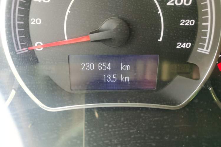 Used Renault Koleos 2012 2.5L 4x4 Comfort Edition with Navigation Odometer Close Up