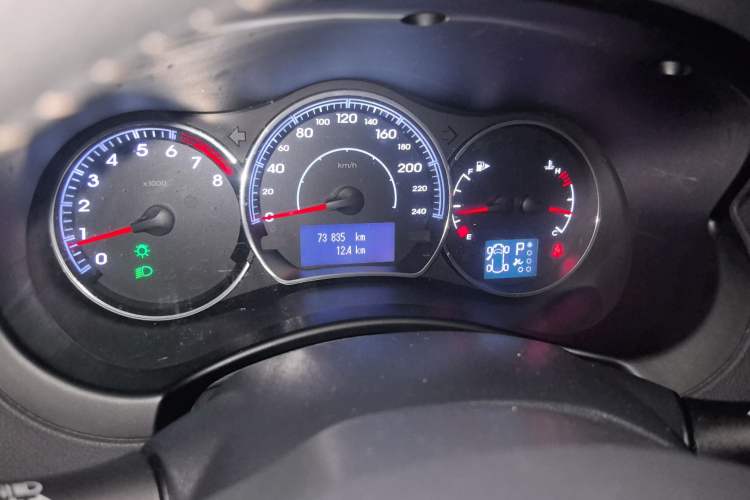 Used Renault Koleos 2012 2.5L Two-Wheel Drive Comfort Edition with Navigation Odometer Close Up